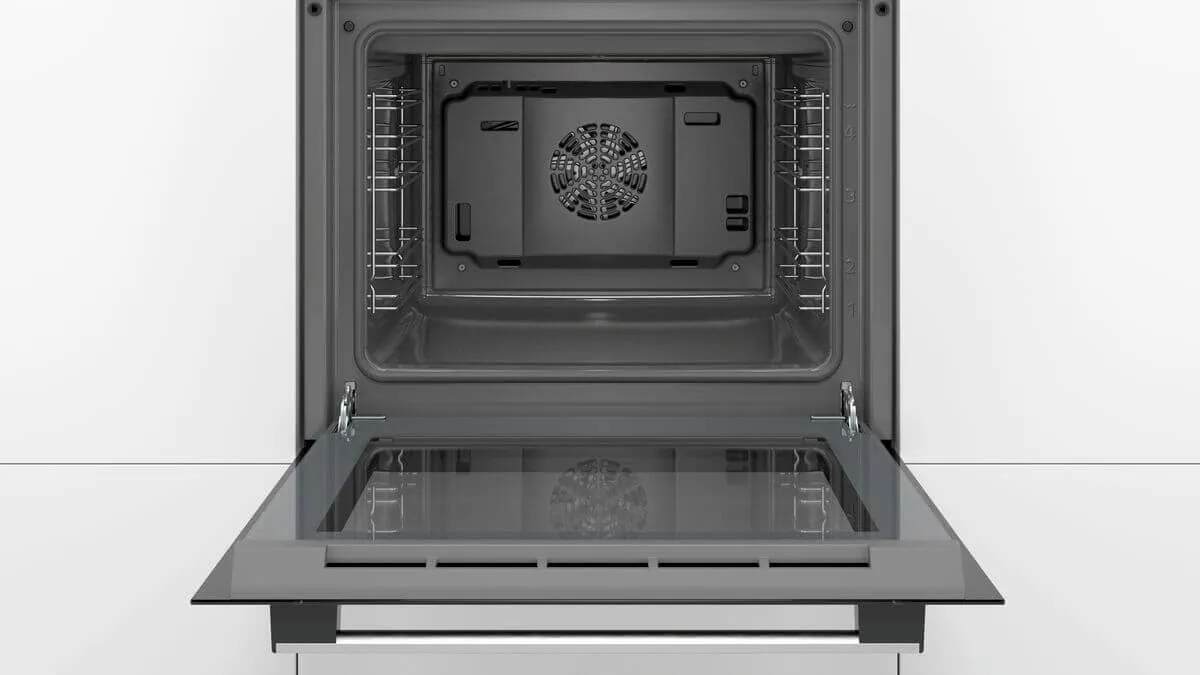 Bosch DHI623GSG 60 cm Built-In Stainless Steel Slimline Hood PKF375CA2E Domino electric Induction hob 30 cm Black, surface mount with frame HBF114BR0K 60cm Built-in Stainless Steel Oven