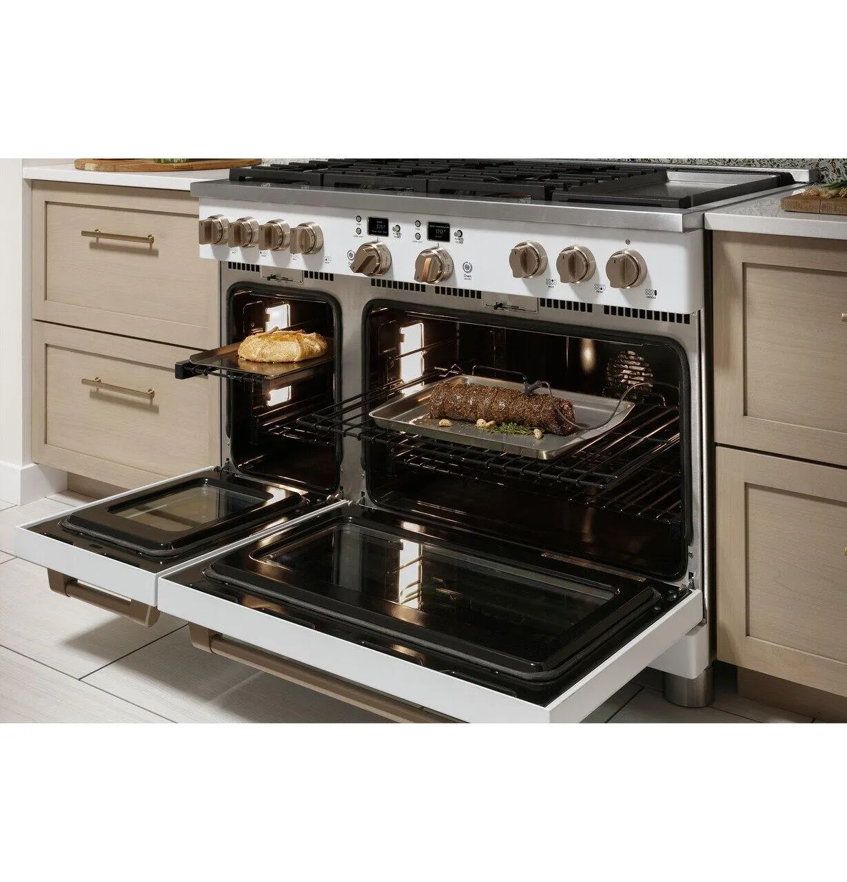 Cafe C2Y486P3TD1 Caf&#8482; 48" Smart Dual-Fuel Commercial-Style Range With 6 Burners And Griddle (Natural Gas)