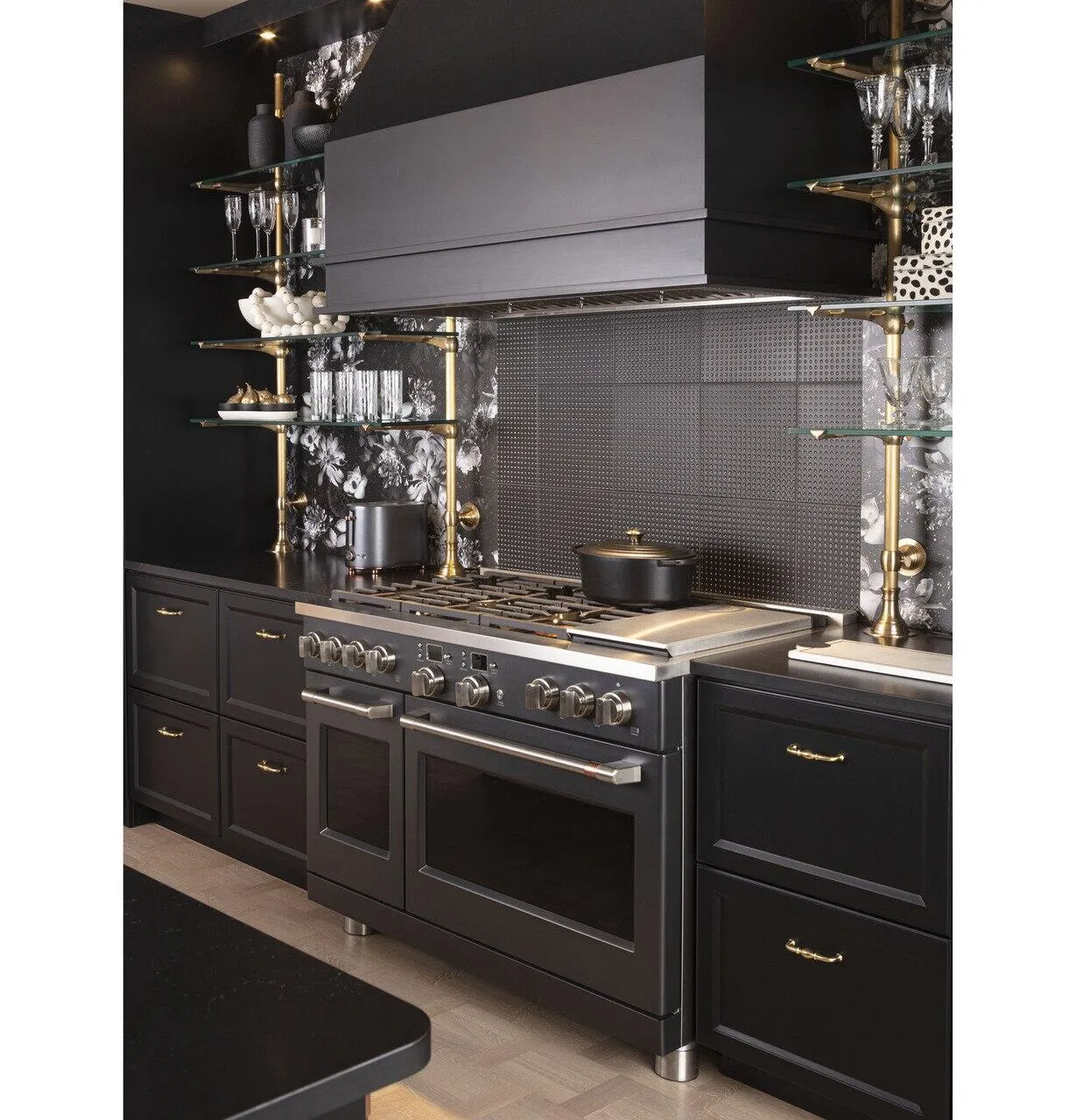 Cafe C2Y486P3TD1 Caf&#8482; 48" Smart Dual-Fuel Commercial-Style Range With 6 Burners And Griddle (Natural Gas)
