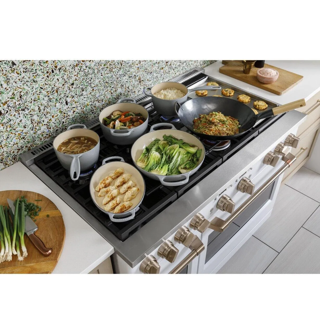 Cafe C2Y486P3TD1 Caf&#8482; 48" Smart Dual-Fuel Commercial-Style Range With 6 Burners And Griddle (Natural Gas)