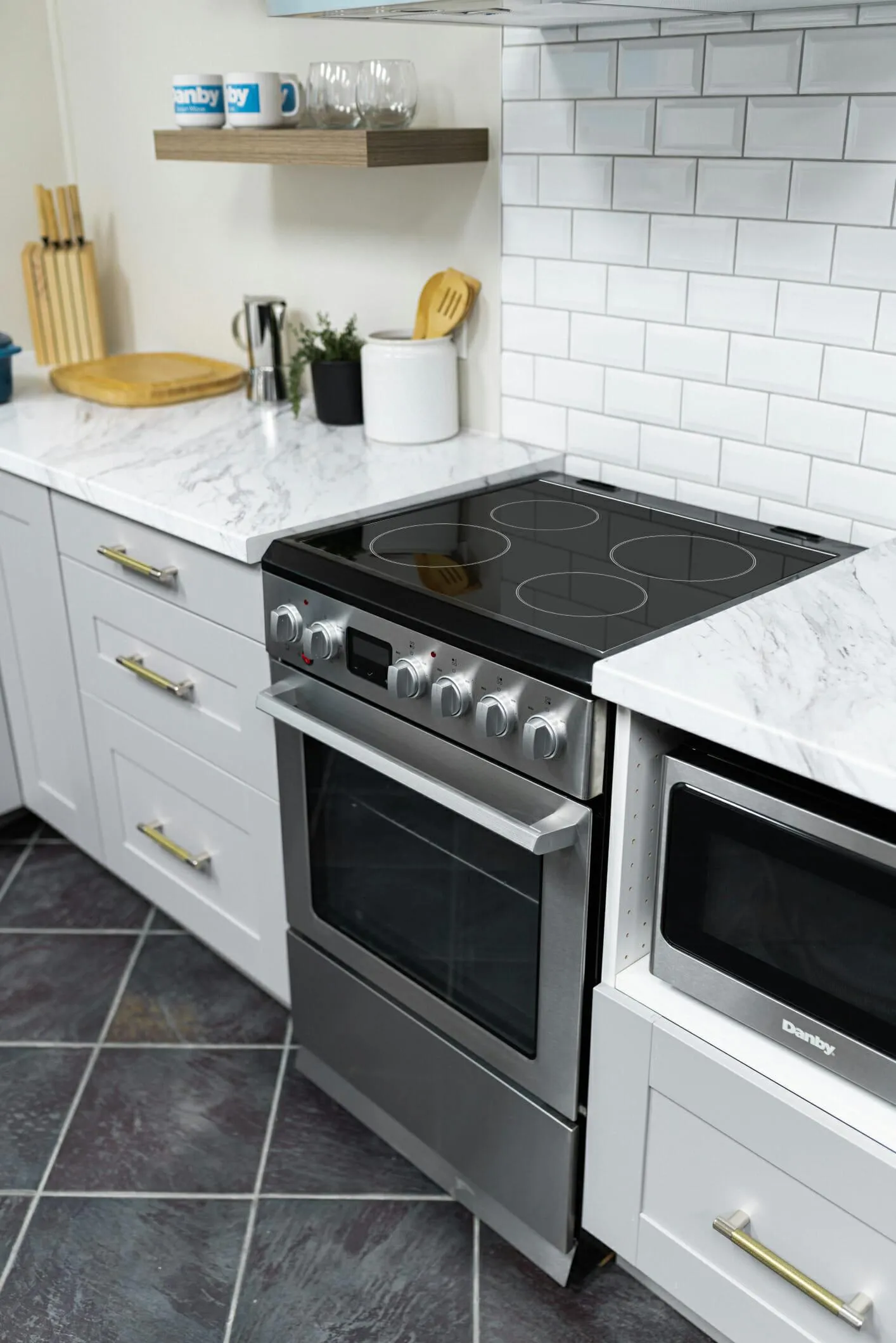 Danby DRCA240BSS Danby 24-In Truairfry Smooth Top Slide-In Electric Range In Stainless Steel