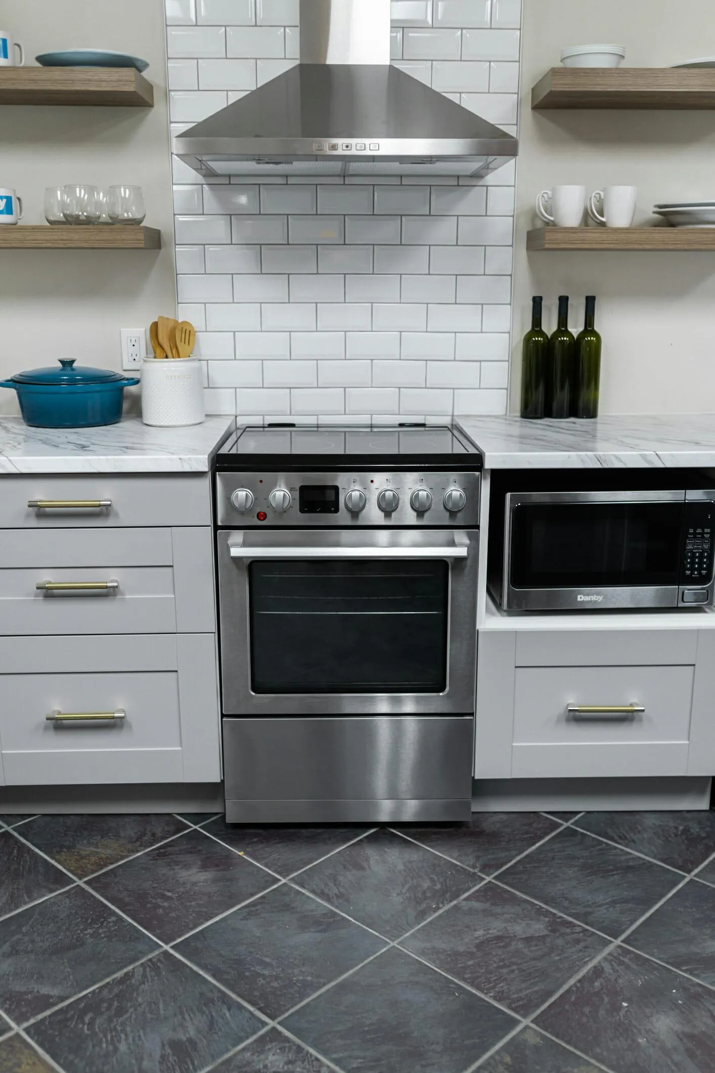 Danby DRCA240BSS Danby 24-In Truairfry Smooth Top Slide-In Electric Range In Stainless Steel