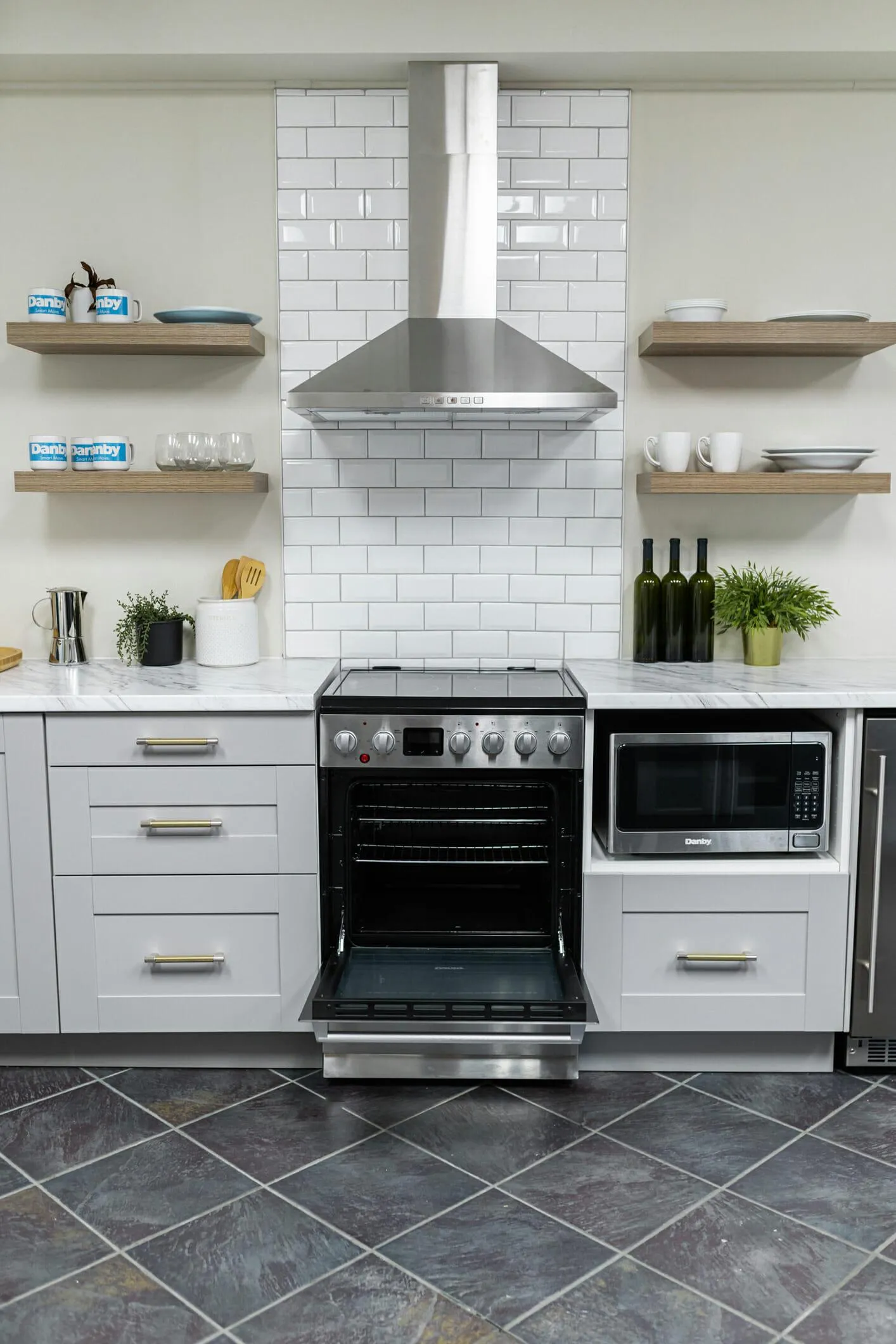 Danby DRCA240BSS Danby 24-In Truairfry Smooth Top Slide-In Electric Range In Stainless Steel