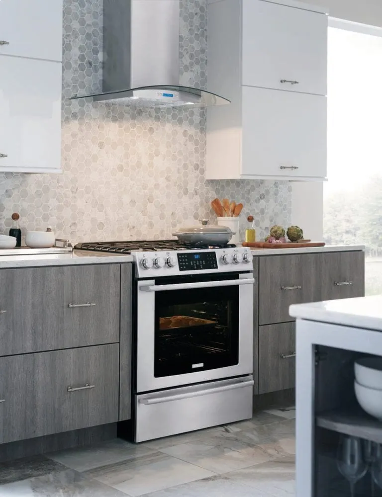 Electrolux EI30GF45QS 30'' Gas Front Control Freestanding Range