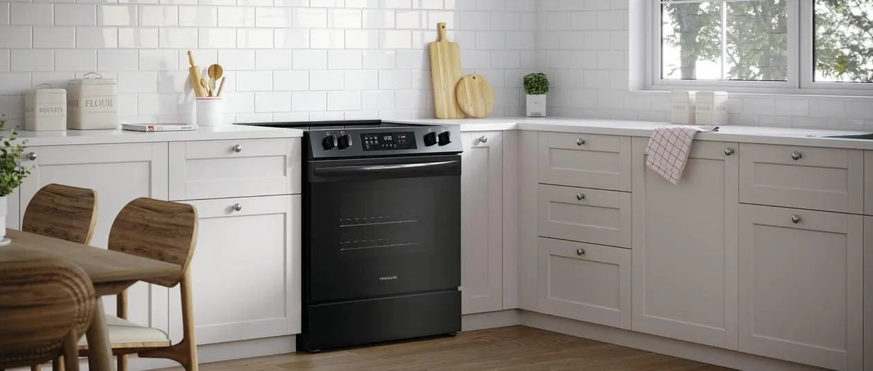 Frigidaire FCFE3062AB Frigidaire 30" Front Control Electric Range
