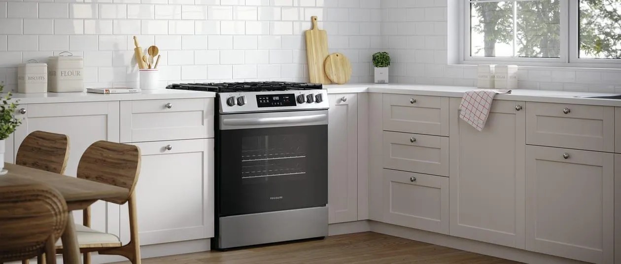 Frigidaire FCFG3062AS Frigidaire 30" Front Control Gas Range With Quick Boil