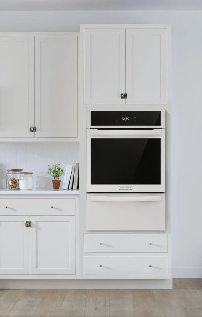 Frigidaire GCWG2438AW Frigidaire Gallery 24" Single Gas Wall Oven With Air Fry