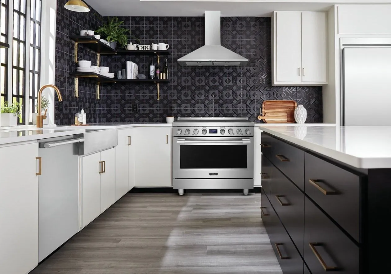 Frigidaire PCFG3670AF Frigidaire Professional 36" Front Control Freestanding Gas Range
