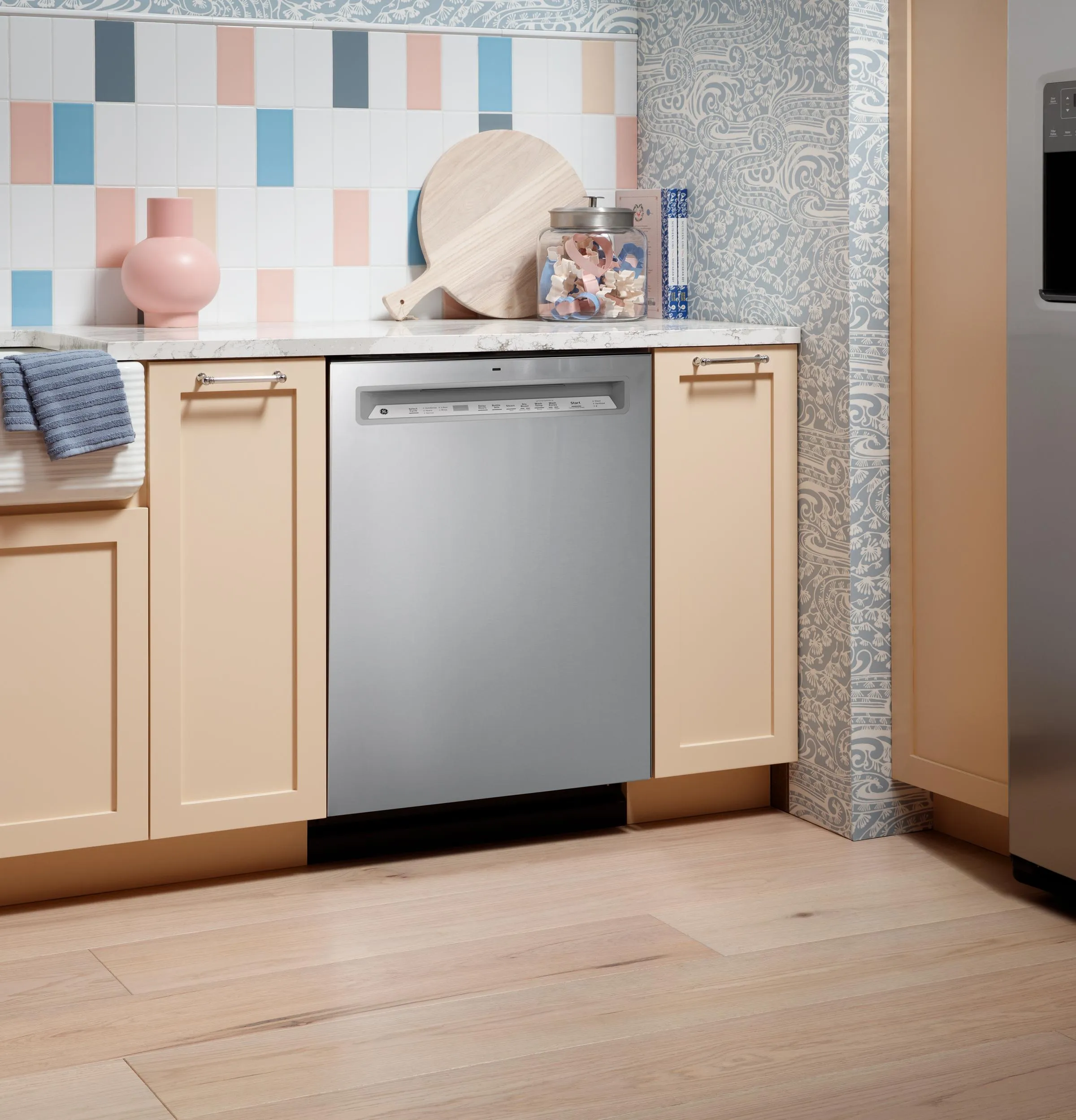 Ge Appliances GDF650SYVFS Ge Front Control With Stainless Steel Interior Dishwasher With Sanitize Cycle