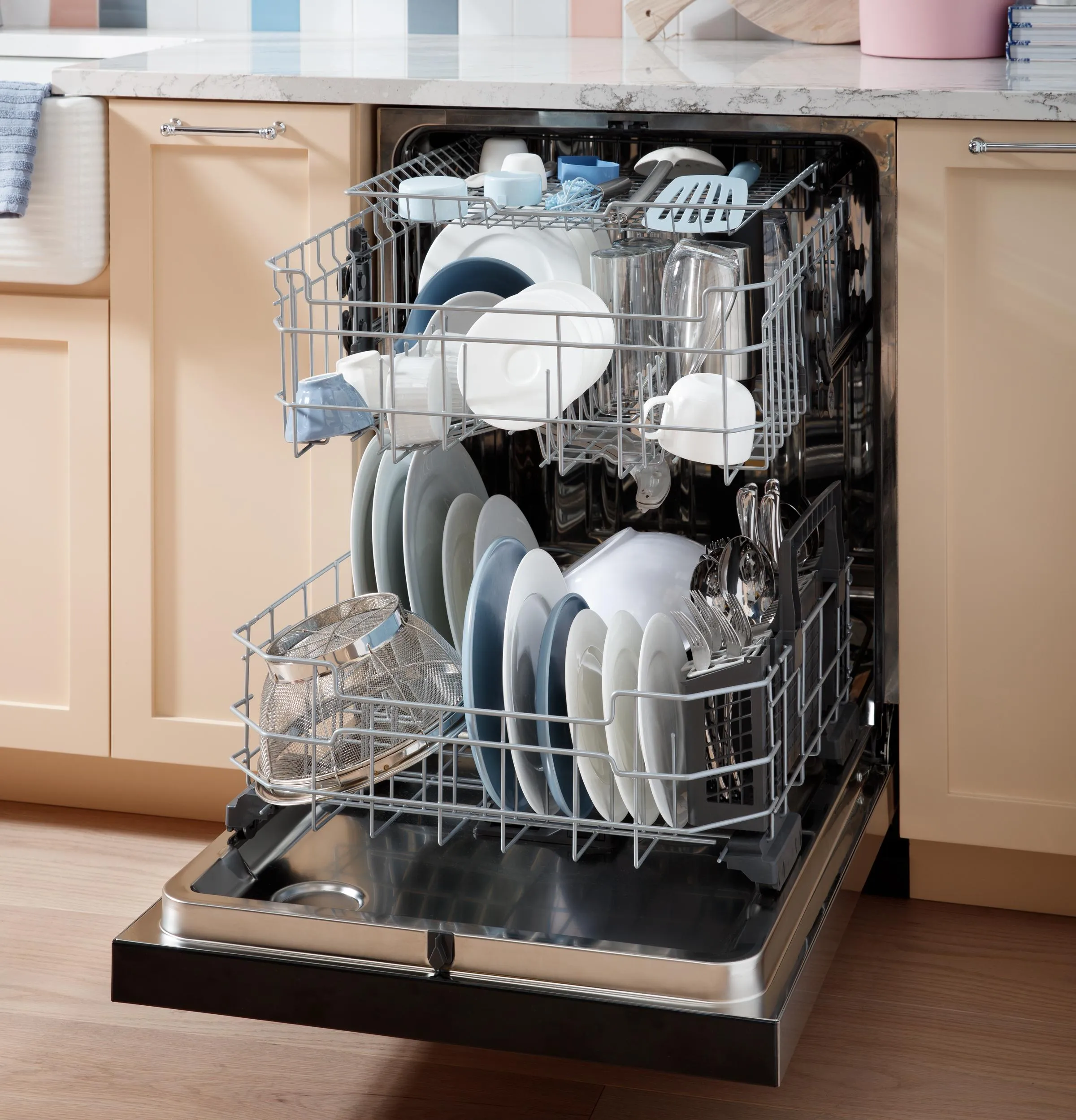 Ge Appliances GDT650SMVES Ge Fingerprint Resistant Top Control With Stainless Steel Interior Dishwasher With Sanitize Cycle