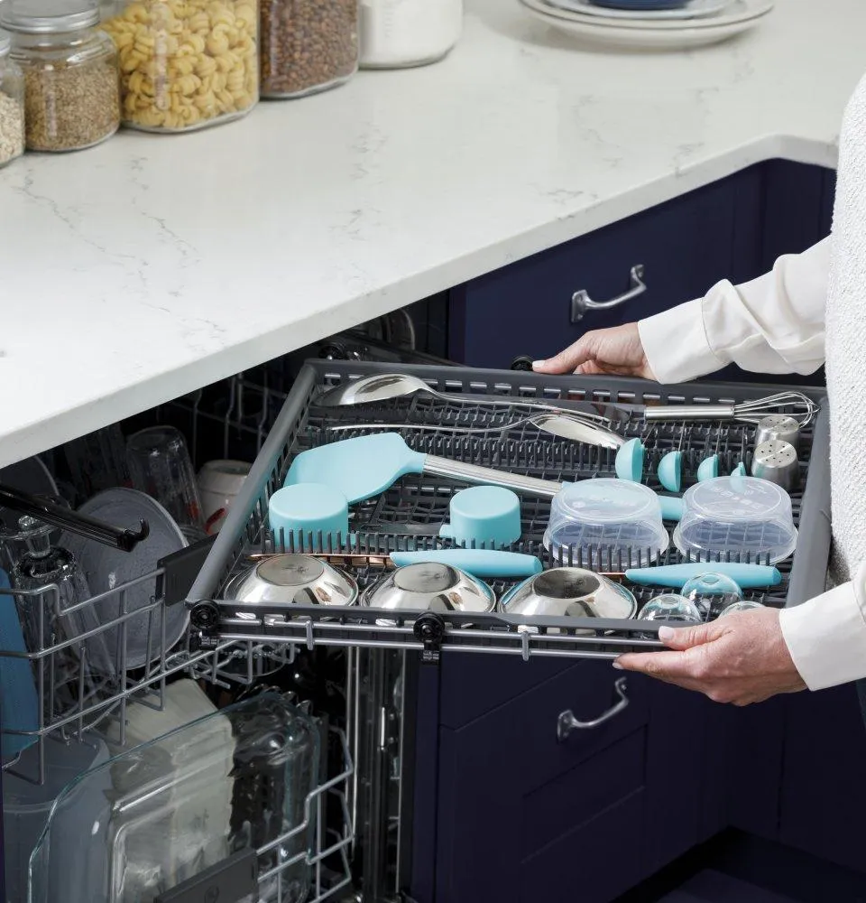Ge Appliances GDT665SMNES Ge Top Control With Stainless Steel Interior Dishwasher With Sanitize Cycle & Dry Boost With Fan Assist