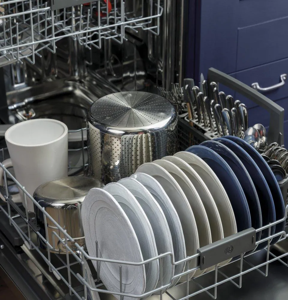 Ge Appliances GDT665SMNES Ge Top Control With Stainless Steel Interior Dishwasher With Sanitize Cycle & Dry Boost With Fan Assist