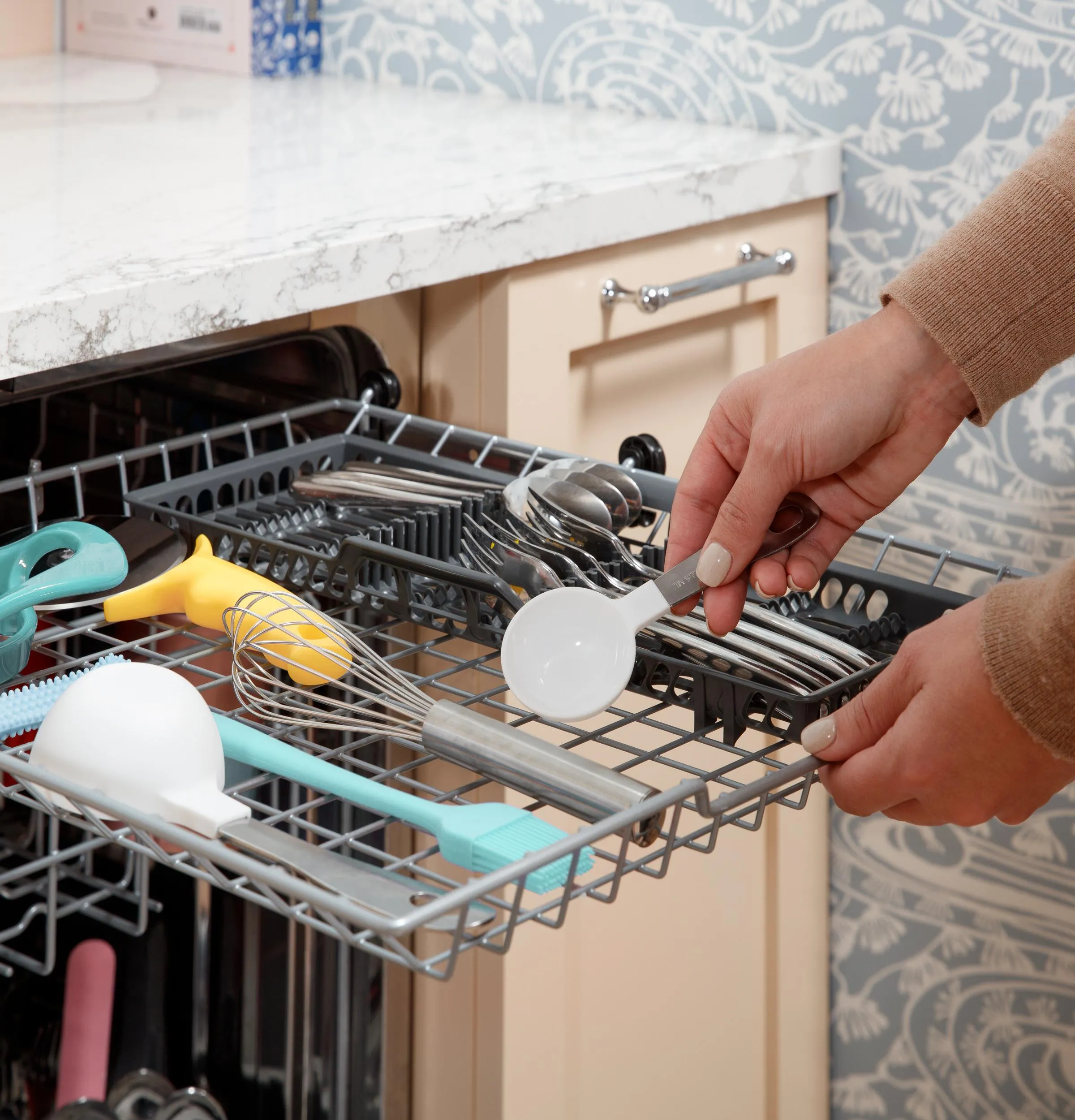 Ge Appliances GDT670SFVDS Ge Top Control With Stainless Steel Interior Dishwasher With Sanitize Cycle