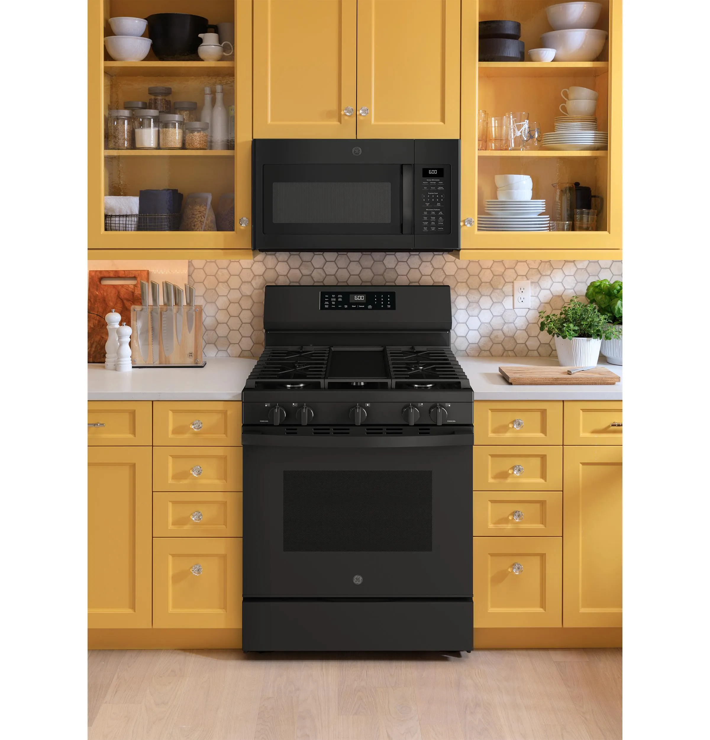 Ge Appliances GGF600AVBB Ge 30" Free-Standing Gas Convection Range With No Preheat Air Fry And Easywash&#8482; Oven Tray