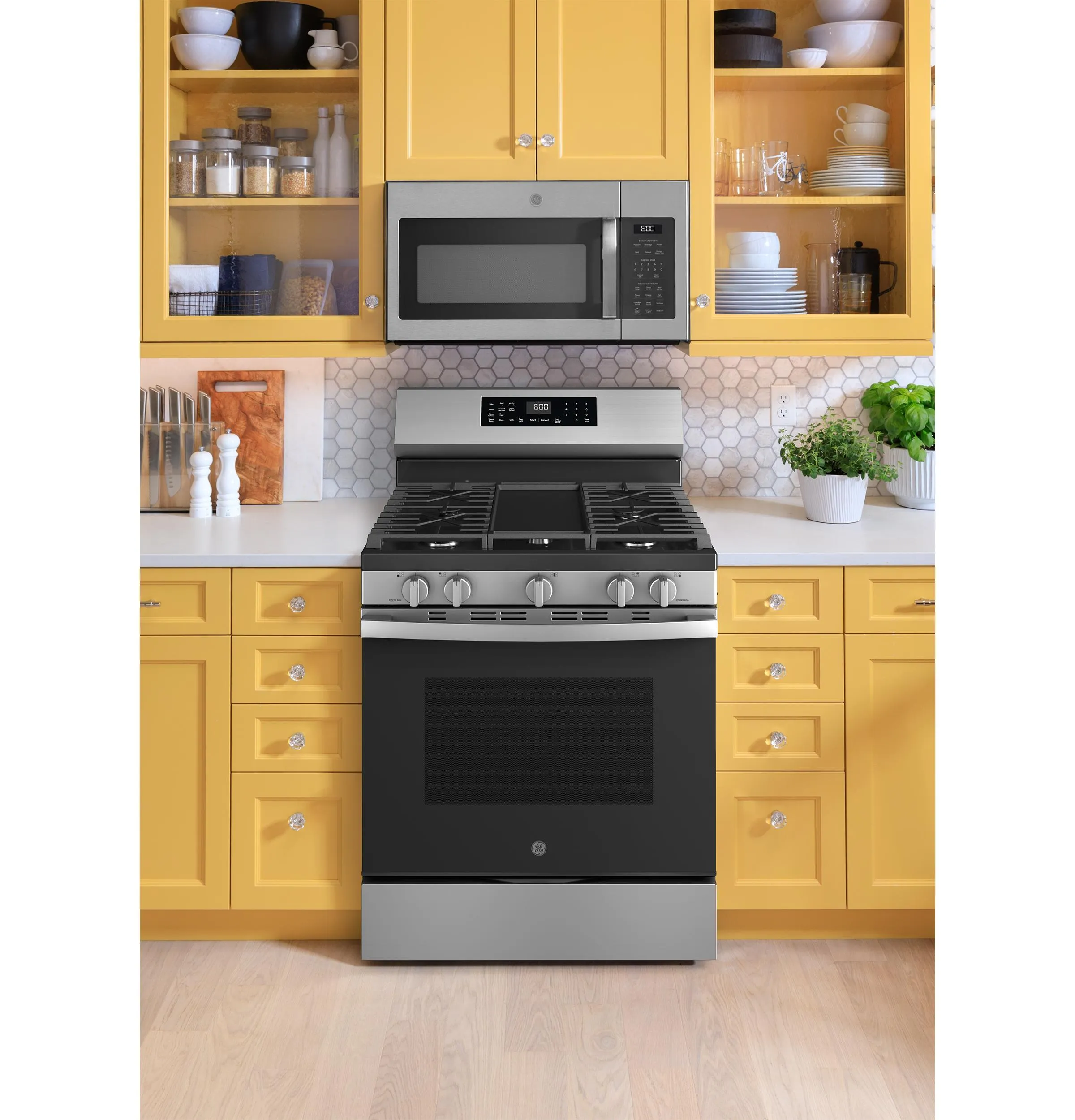 Ge Appliances GGF600AVSS Ge 30" Free-Standing Gas Convection Range With No Preheat Air Fry And Easywash&#8482; Oven Tray
