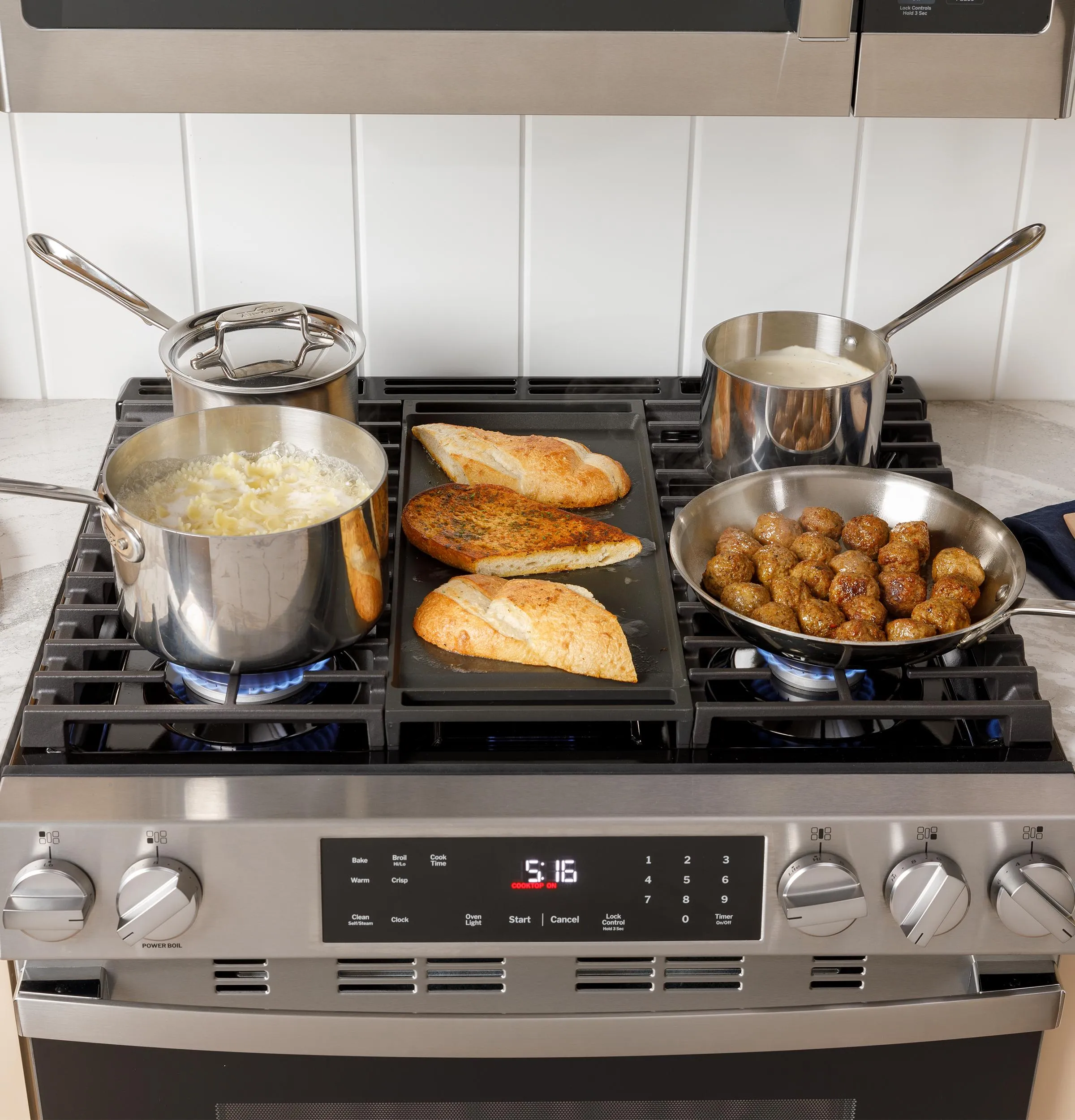 Ge Appliances GGS500PVSS Ge 30" Slide-In Front-Control Gas Range With Crisp Mode