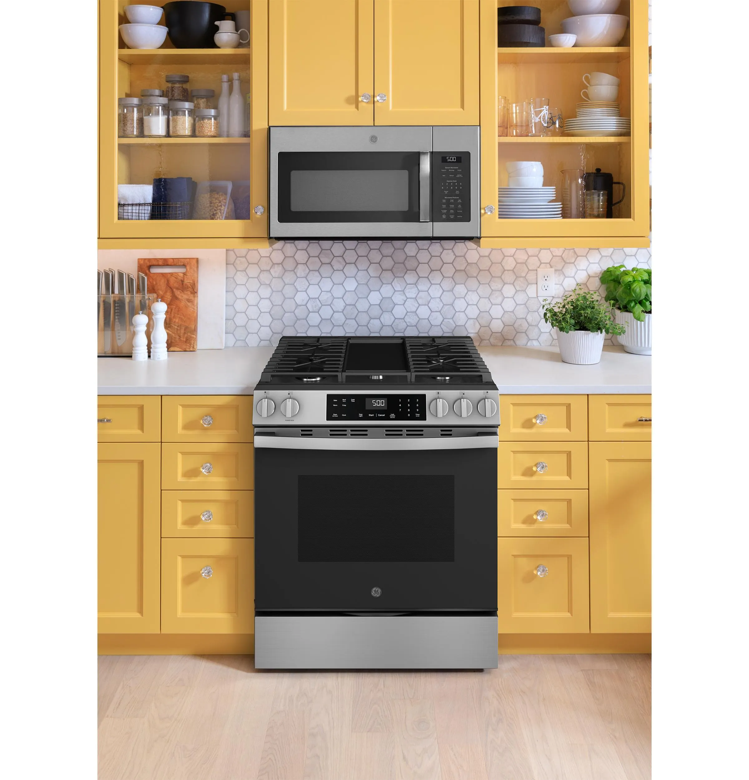 Ge Appliances GGS500PVSS Ge 30" Slide-In Front-Control Gas Range With Crisp Mode