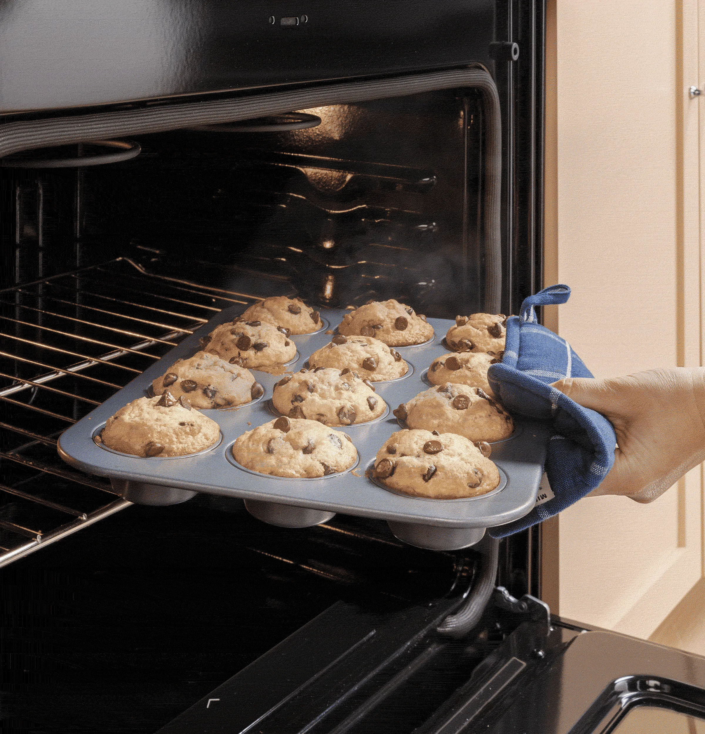 Ge Appliances GGS500PVSS Ge 30" Slide-In Front-Control Gas Range With Crisp Mode