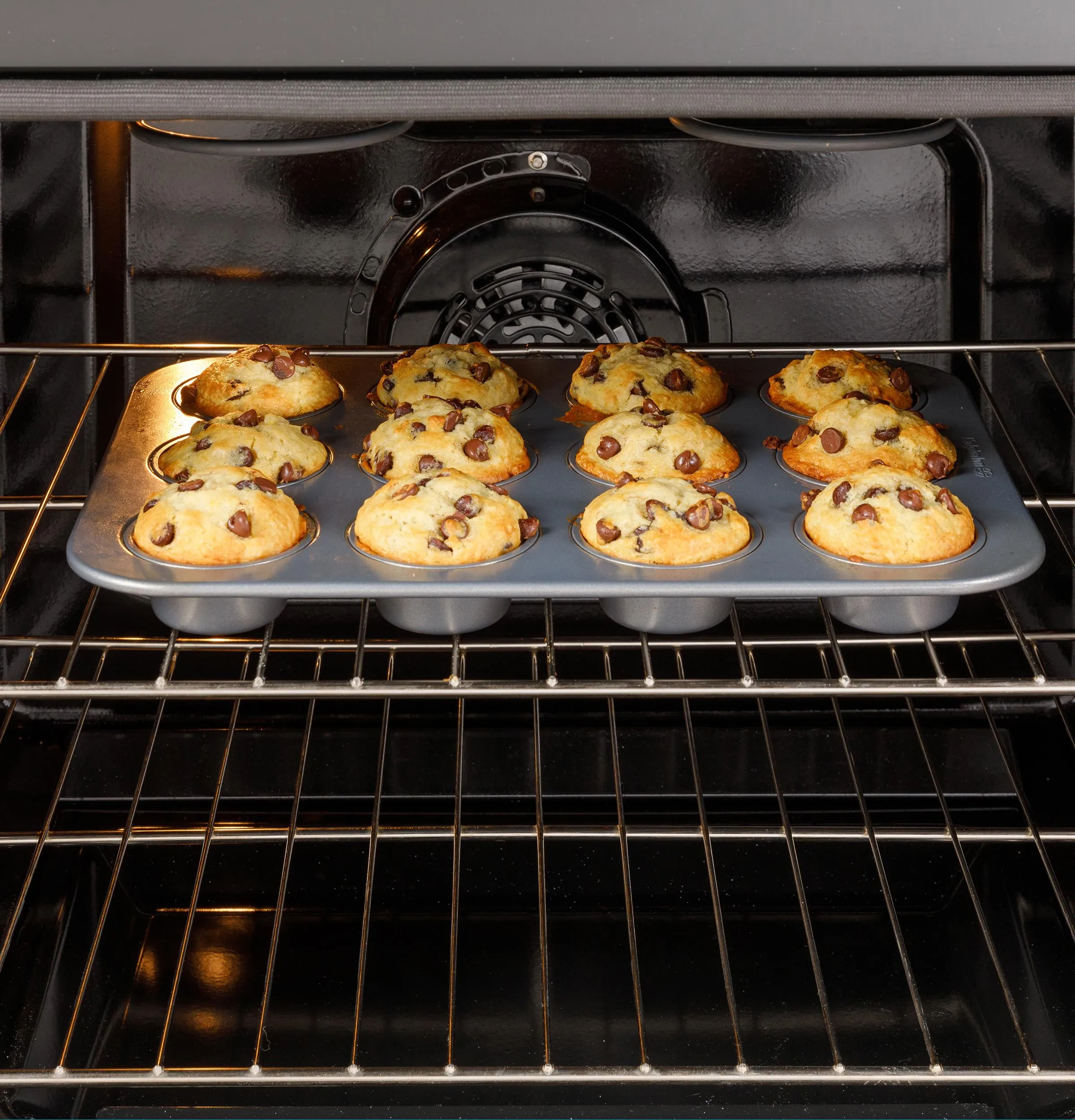 Ge Appliances GGS600AVWW Ge 30" Slide-In Front-Control Convection Gas Range With No Preheat Air Fry And Easywash&#8482; Oven Tray