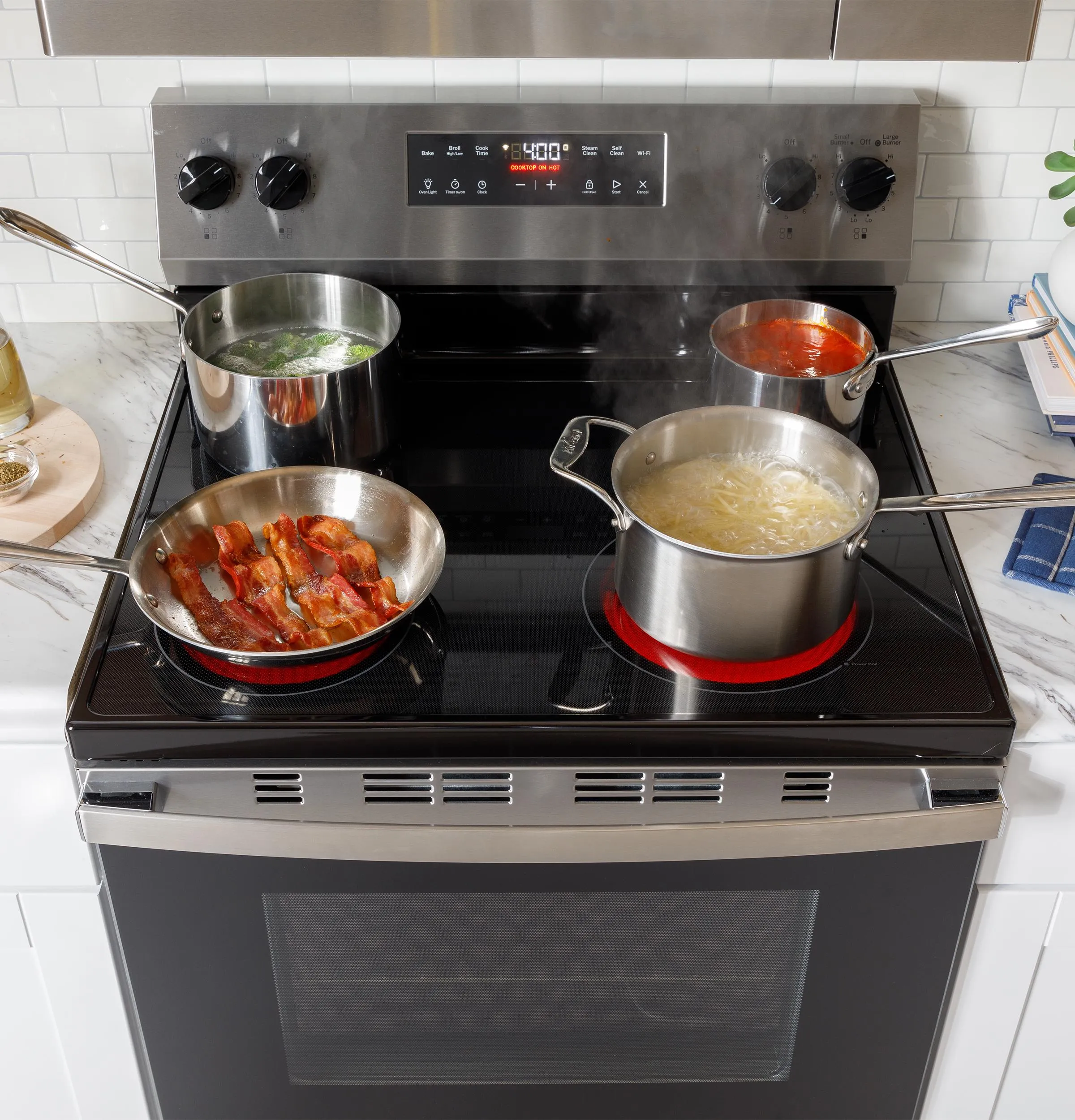 Ge Appliances GRF400SVSS Ge 30" Free-Standing Electric Range
