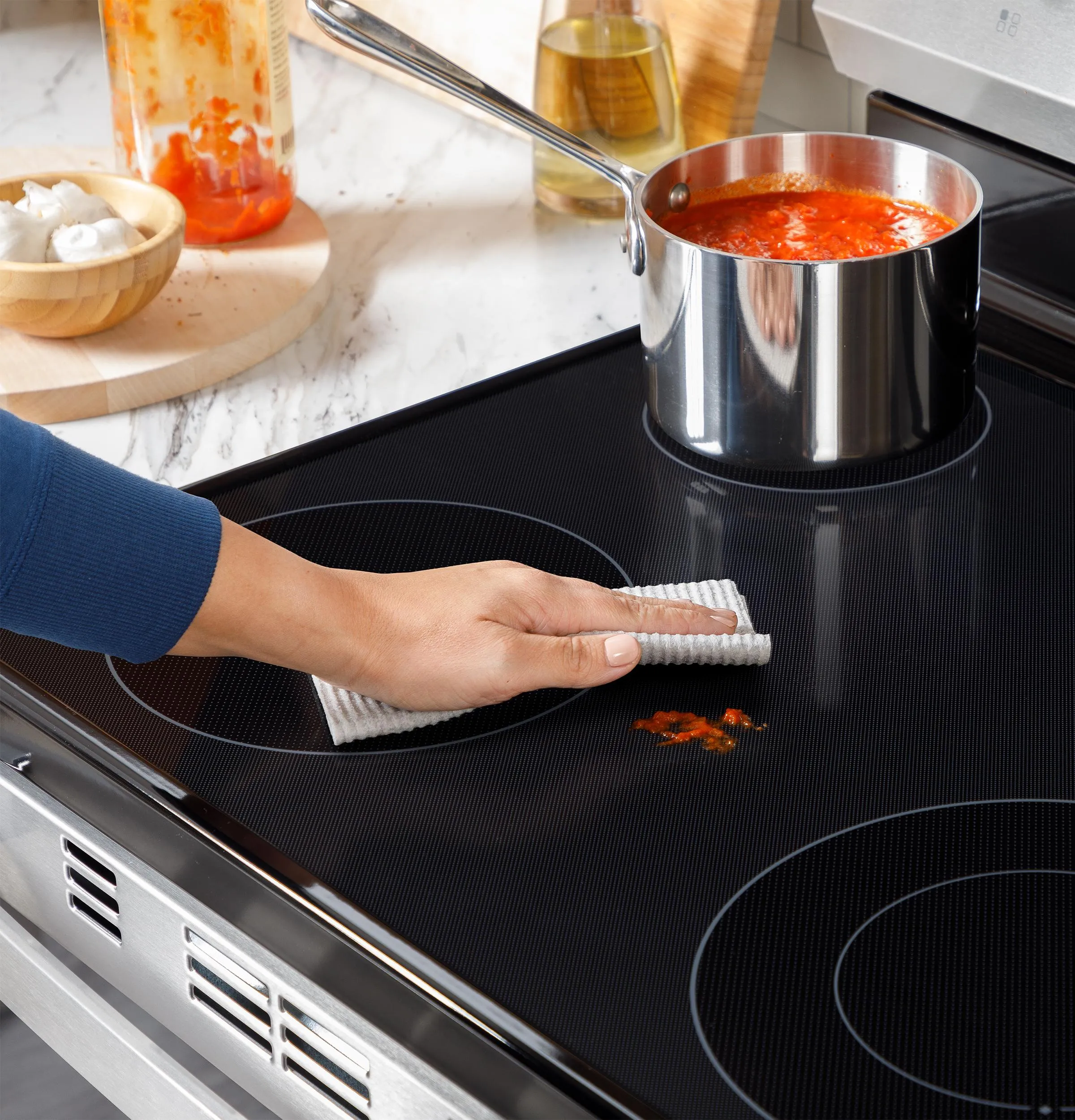 Ge Appliances GRF400SVSS Ge 30" Free-Standing Electric Range