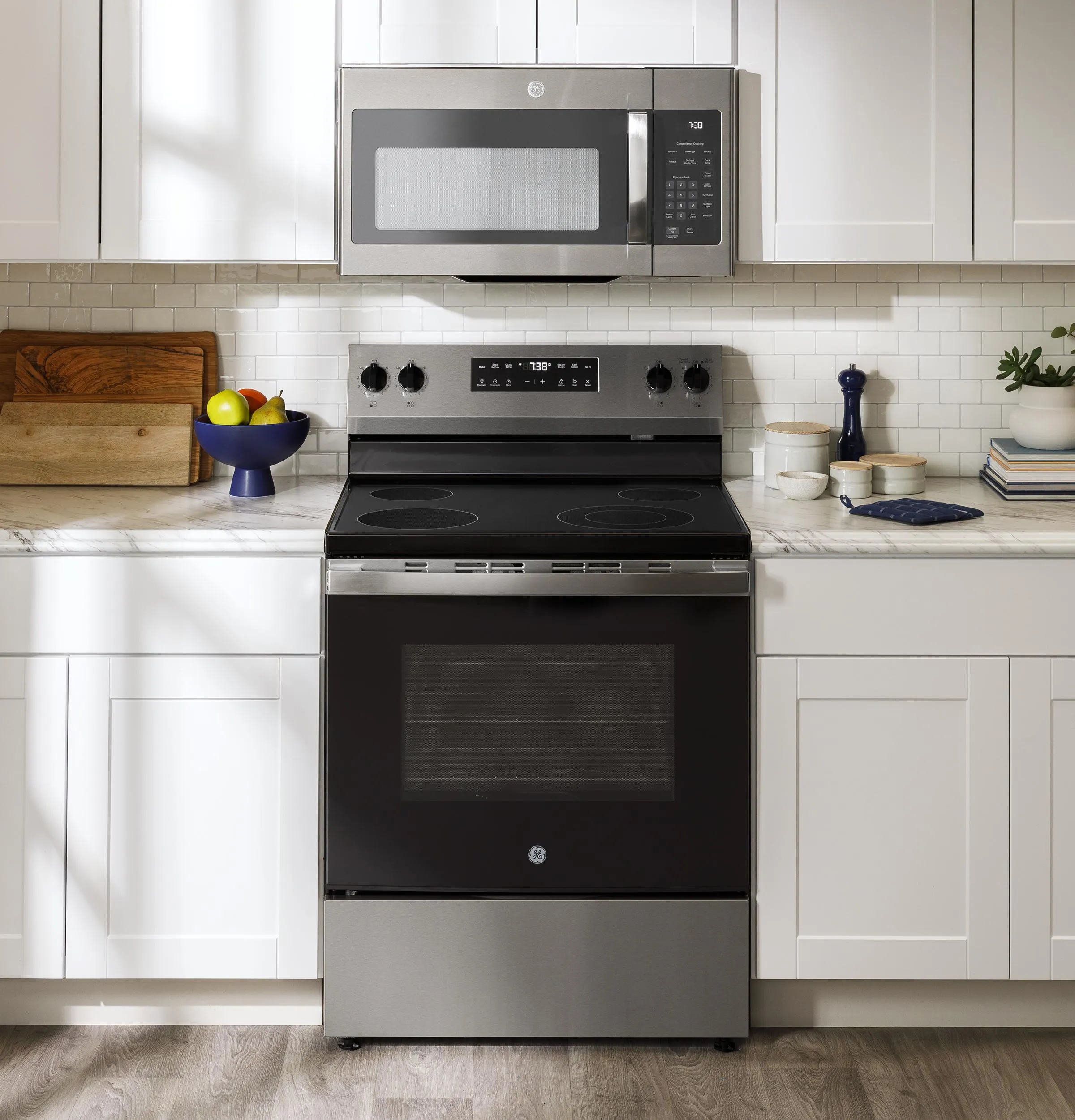 Ge Appliances GRF400SVSS Ge 30" Free-Standing Electric Range