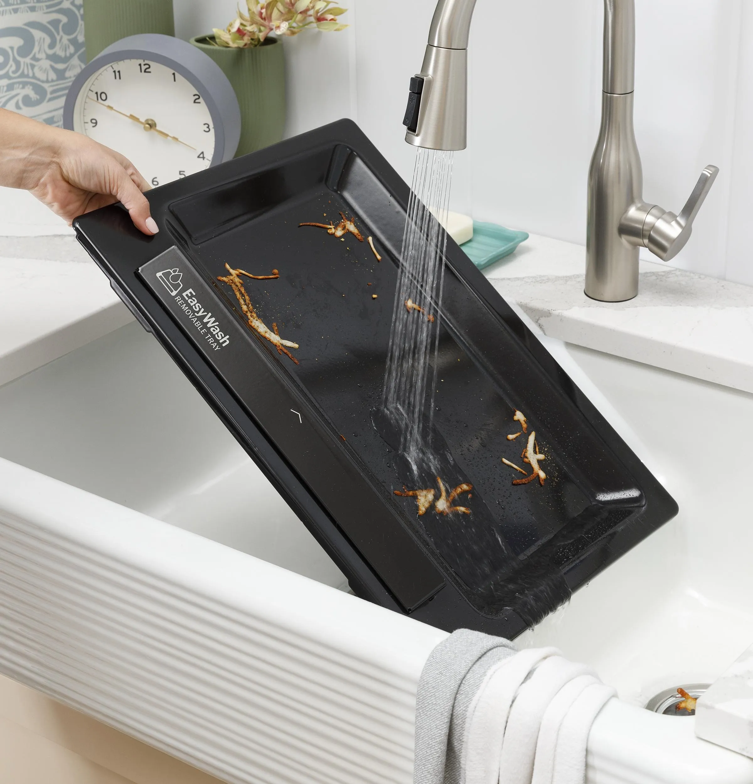 Ge Appliances GRF600AVES Ge 30" Free-Standing Electric Convection Range With No Preheat Air Fry And Easywash&#8482; Oven Tray