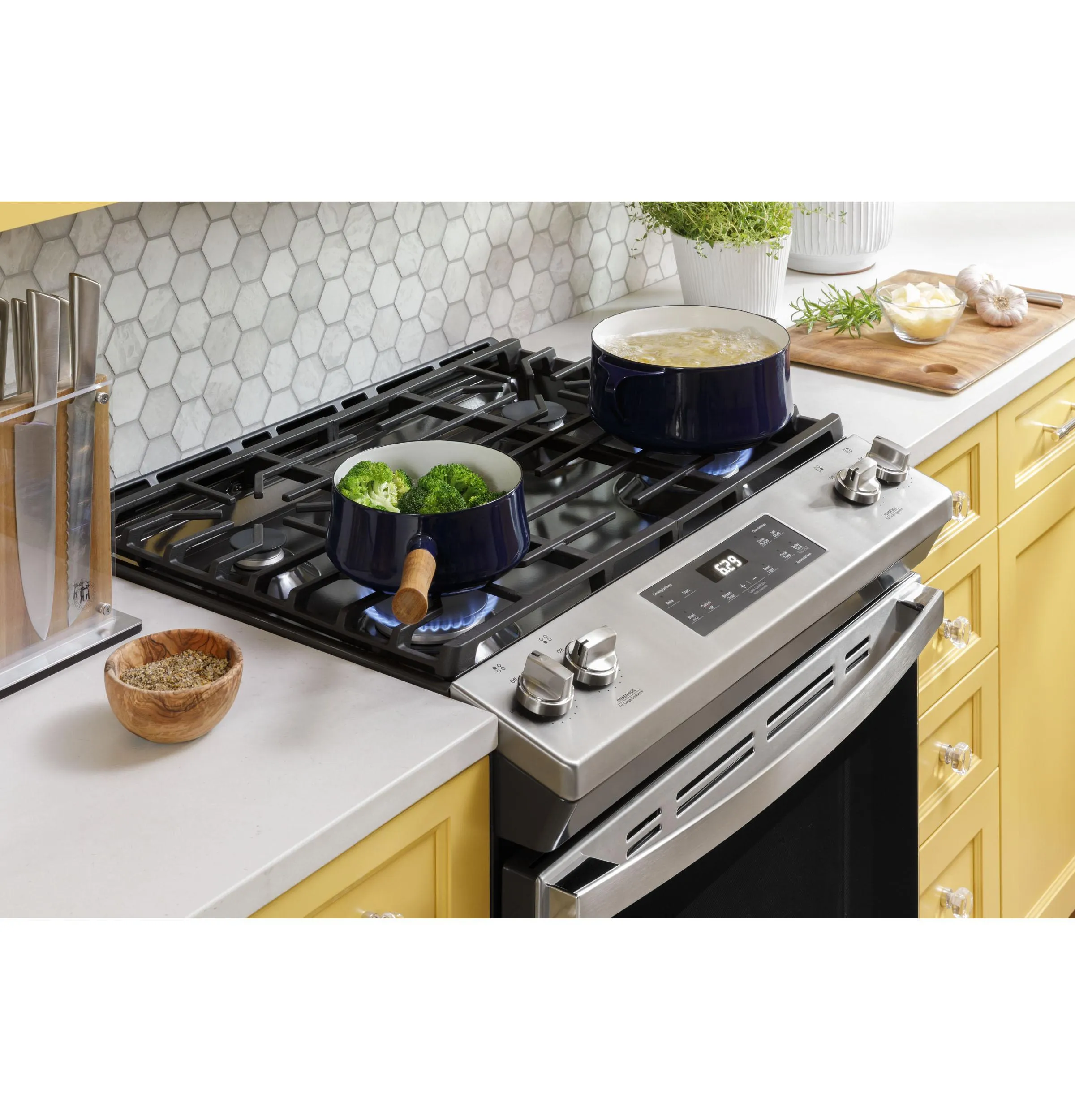 Ge Appliances JGSS61SPSS Ge 30" Slide-In Front Control Gas Range