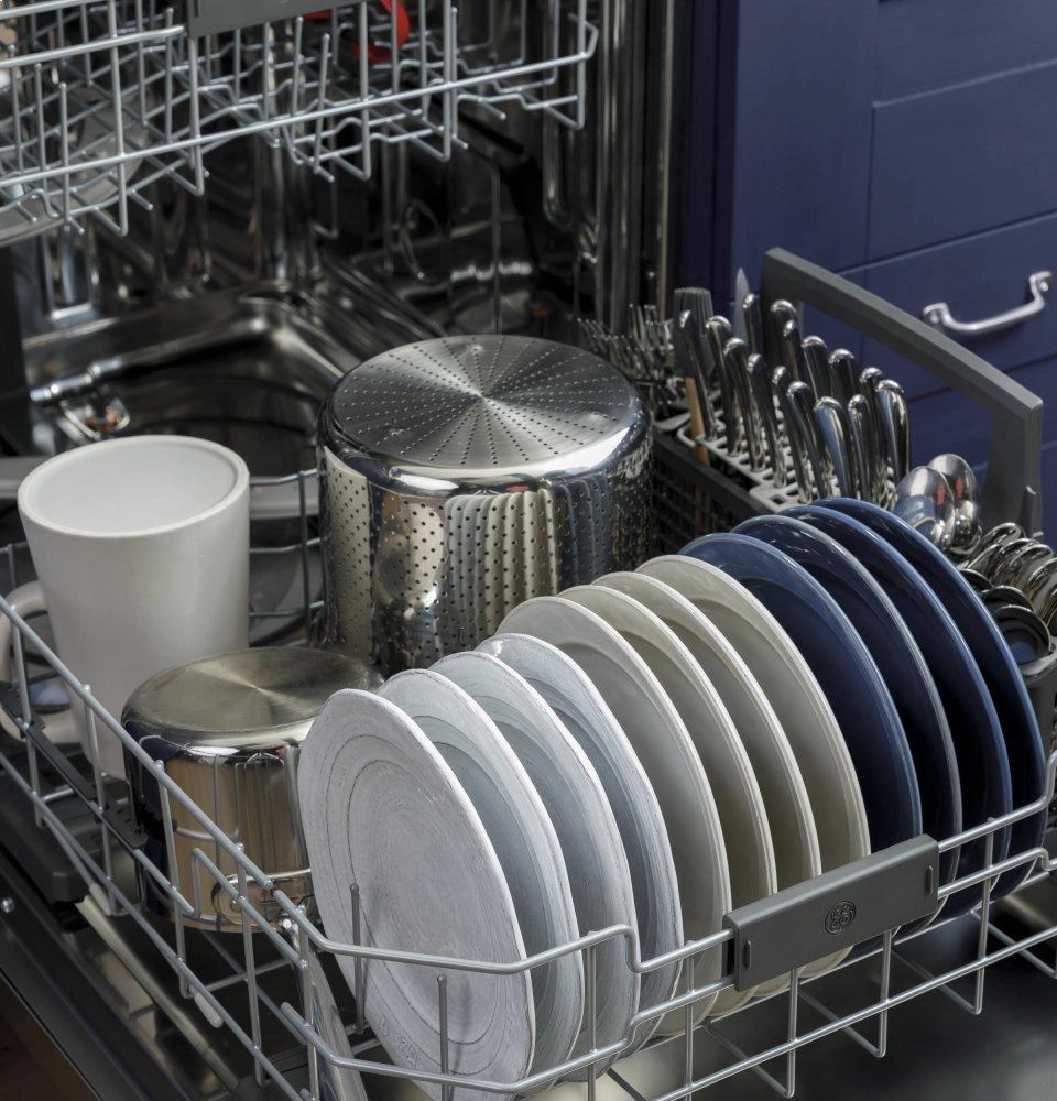 Ge Appliances GDF645SSNSS Ge Front Control With Stainless Steel Interior Dishwasher With Sanitize Cycle & Dry Boost