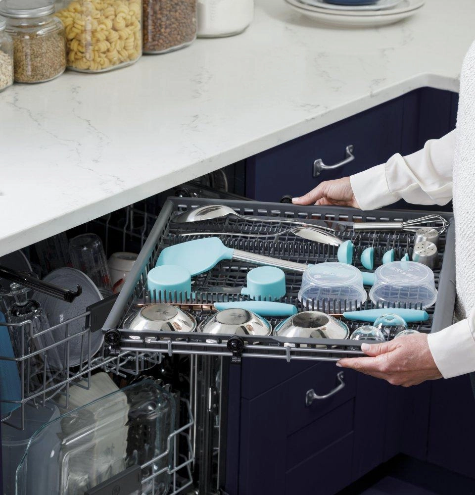 Ge Appliances GDT665SGNBB Ge Top Control With Stainless Steel Interior Dishwasher With Sanitize Cycle & Dry Boost With Fan Assist