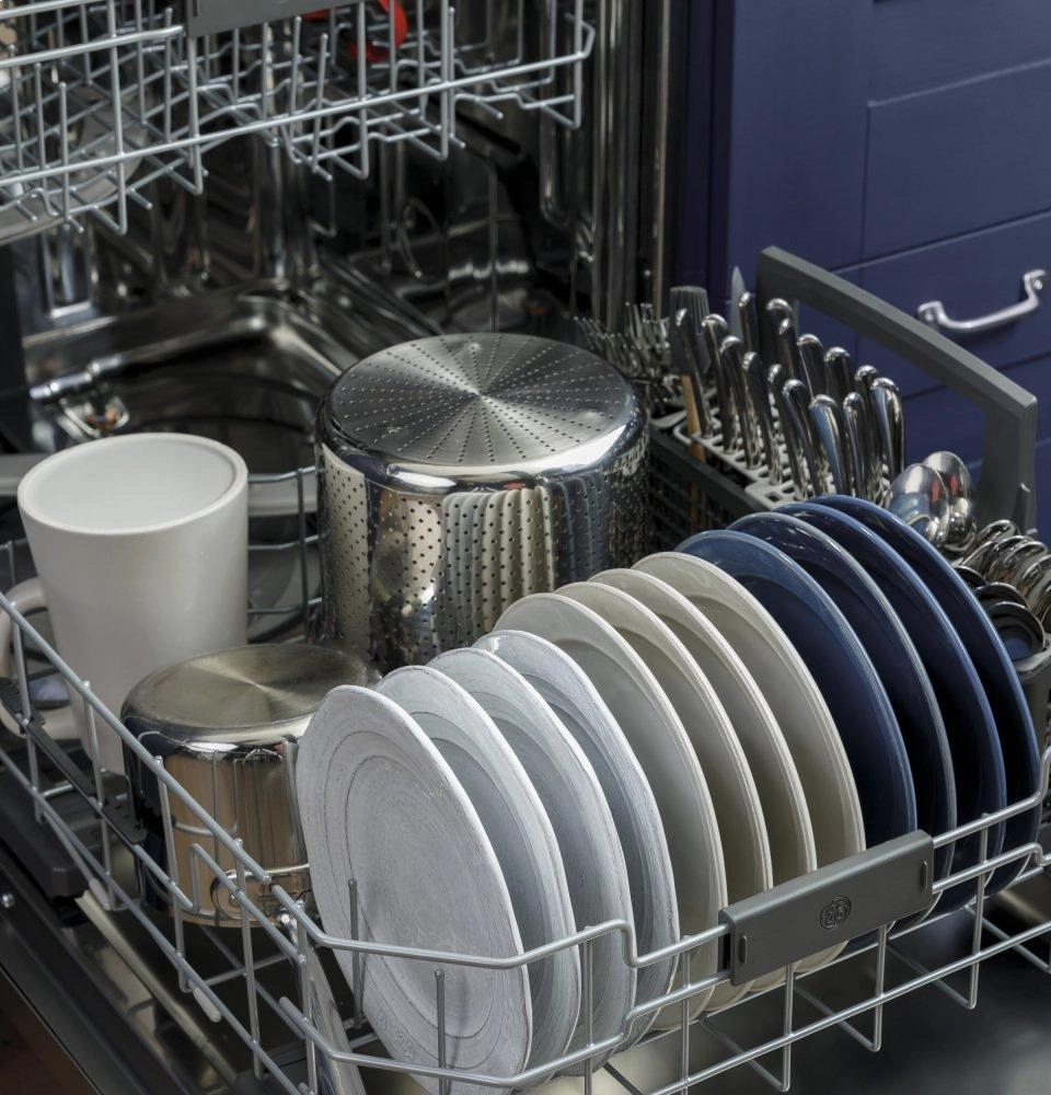 Ge Appliances GDT665SGNBB Ge Top Control With Stainless Steel Interior Dishwasher With Sanitize Cycle & Dry Boost With Fan Assist