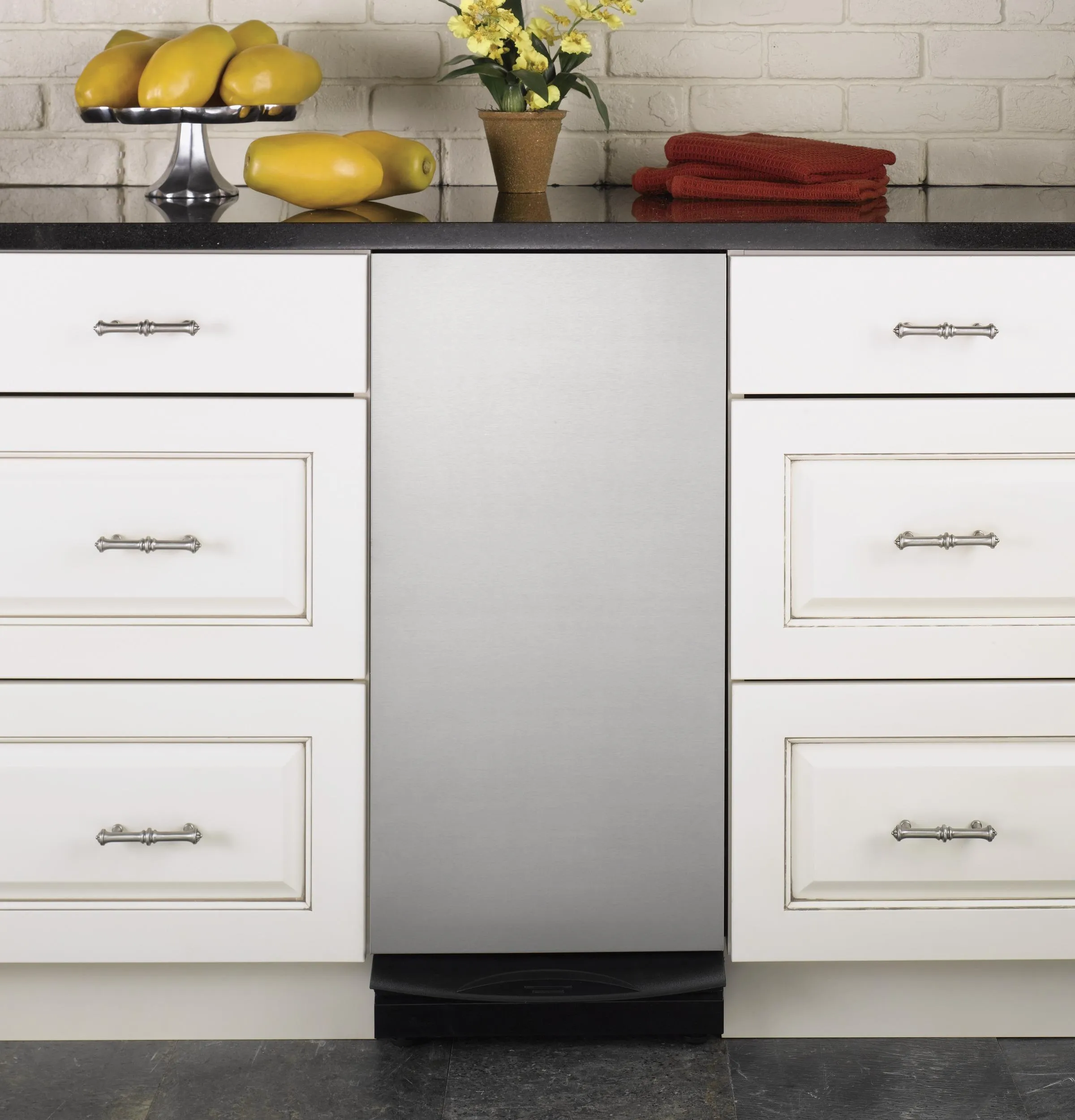 Haier UCG1520NSS Universal 15" Built-In Compactor