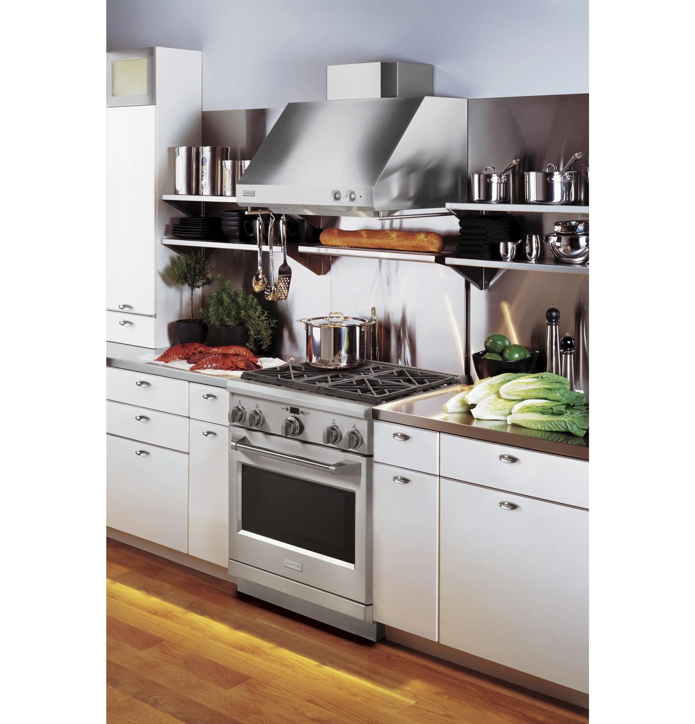 Monogram ZDP304NPSS Monogram 30" Dual-Fuel Professional Range With 4 Burners (Natural Gas)