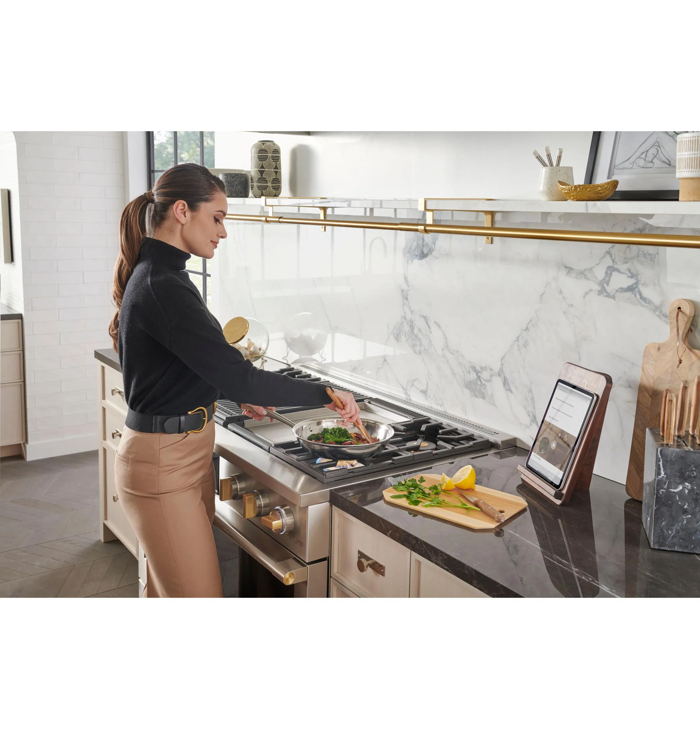Monogram ZDP484NGTSS Monogram 48" Dual-Fuel Professional Range With 4 Burners, Grill, And Griddle