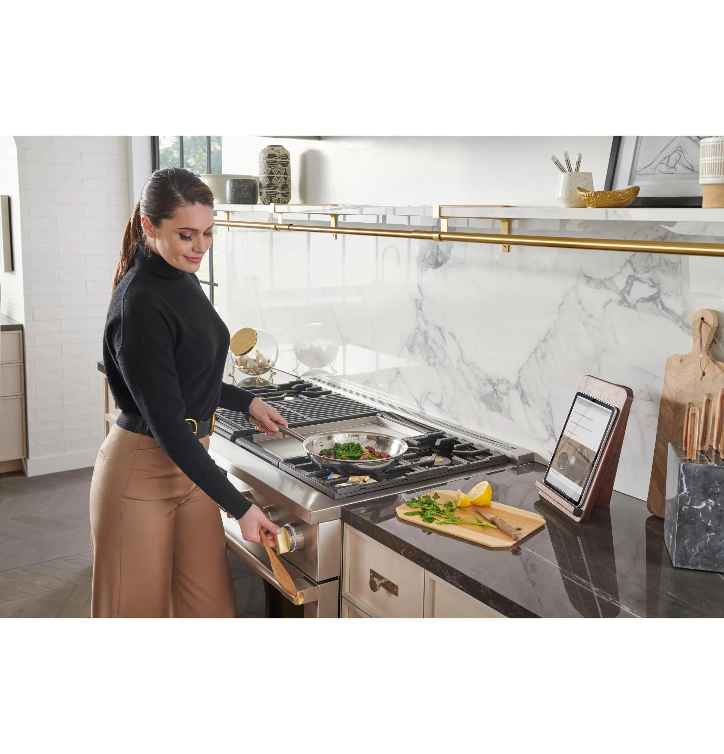 Monogram ZDP484NGTSS Monogram 48" Dual-Fuel Professional Range With 4 Burners, Grill, And Griddle