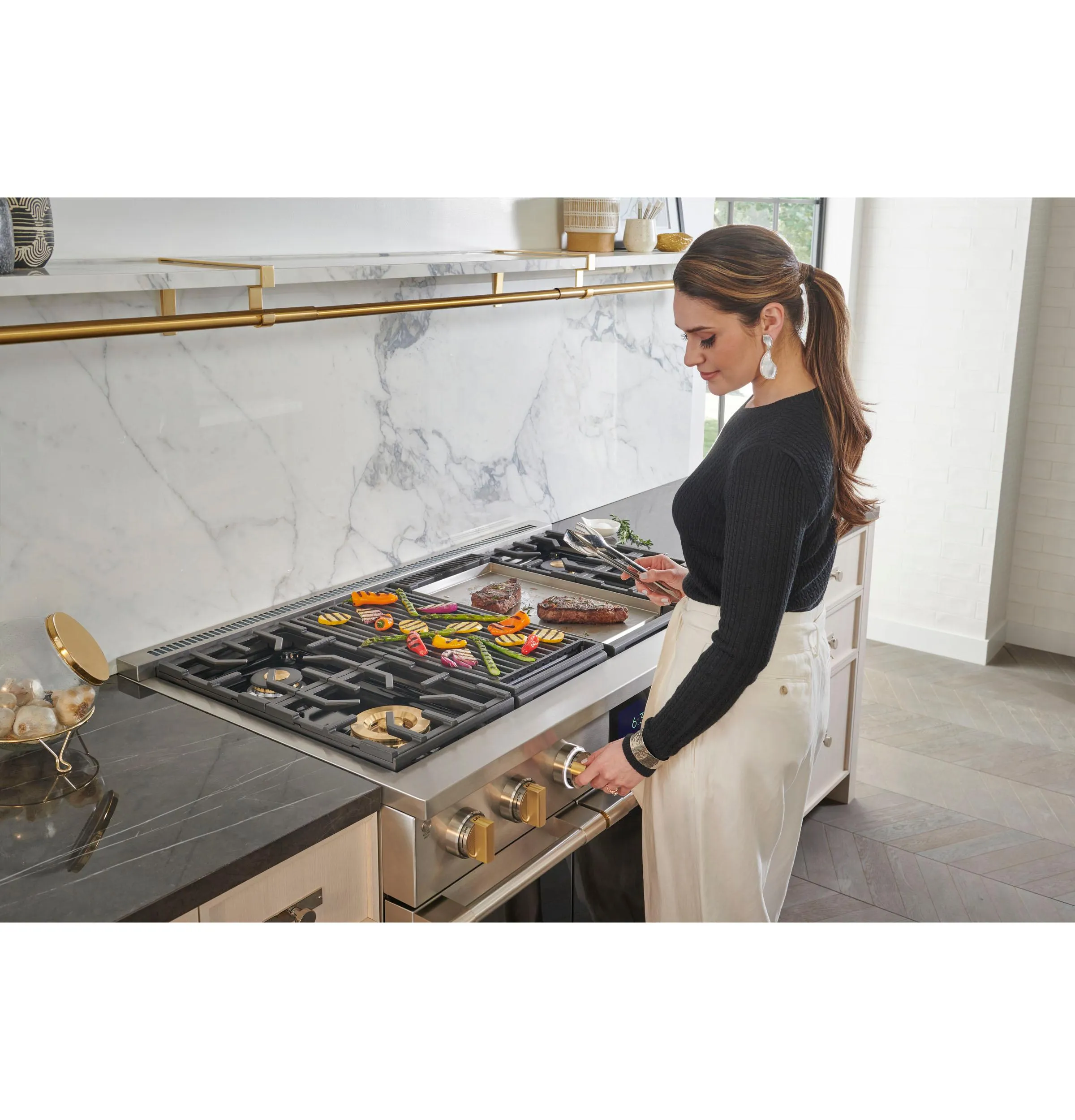 Monogram ZDP484NGTSS Monogram 48" Dual-Fuel Professional Range With 4 Burners, Grill, And Griddle