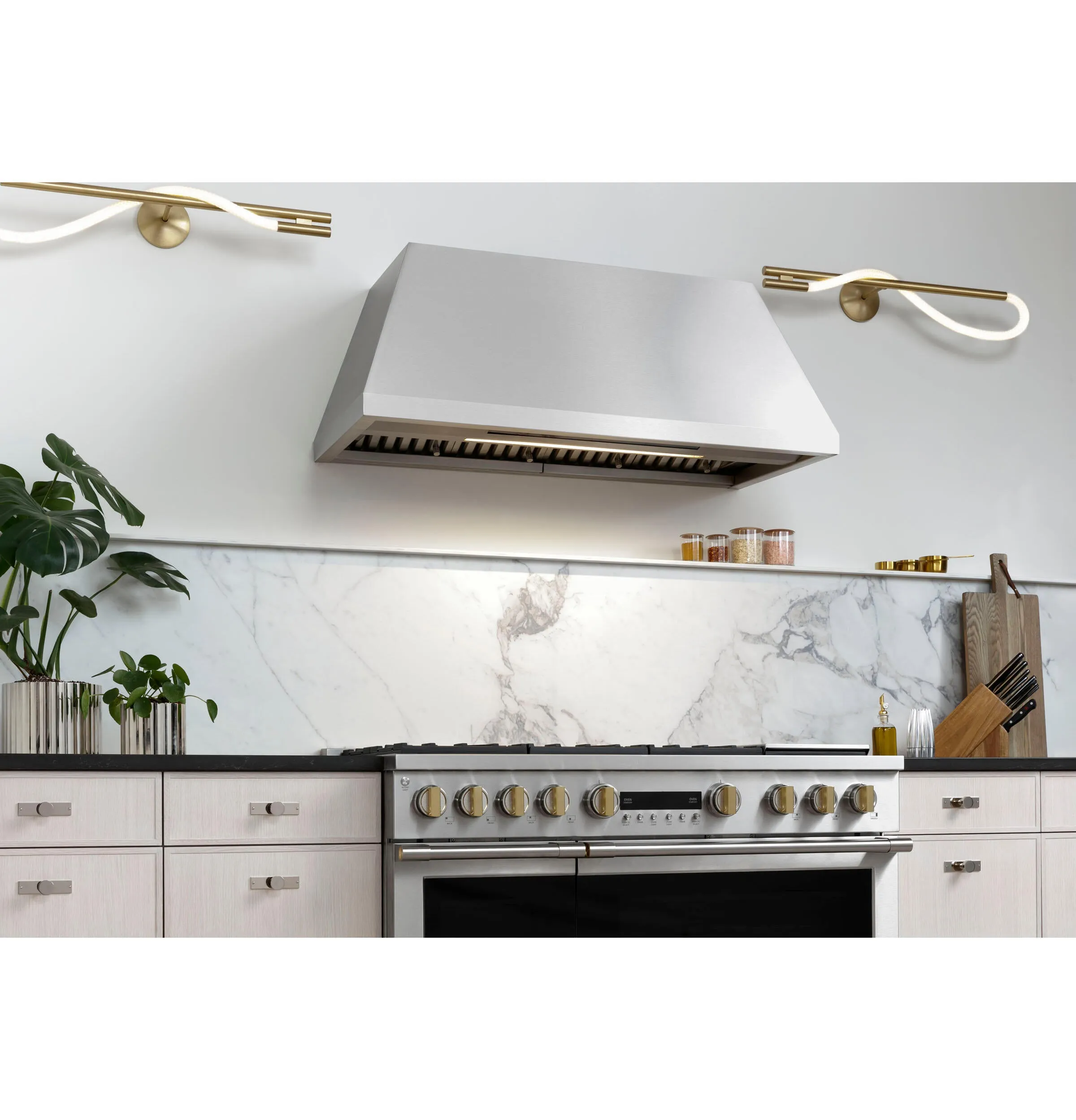 Monogram ZGP486NDTSS Monogram 48" All Gas Professional Range With 6 Burners And Griddle (Natural Gas)