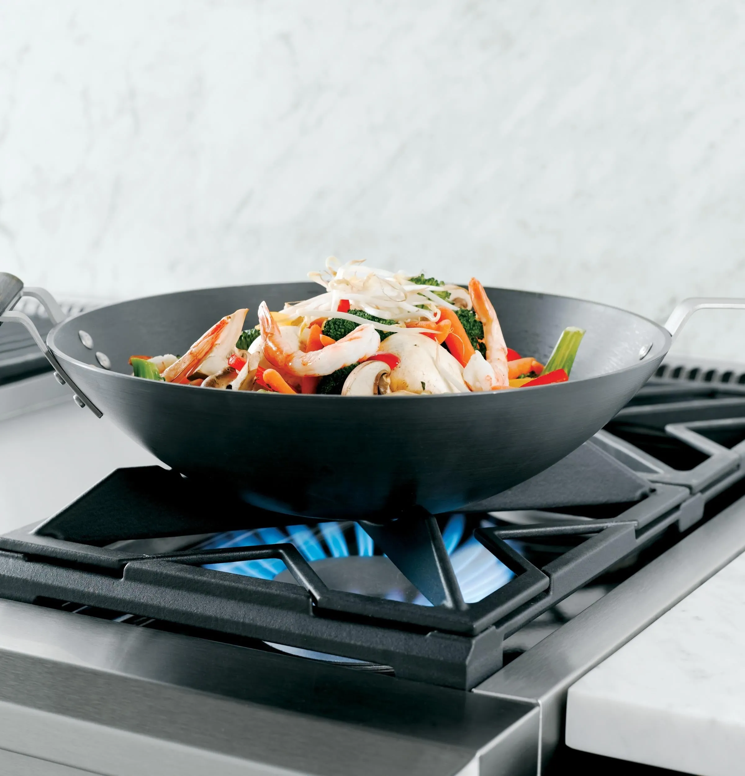 Monogram ZGU364NDPSS Monogram 36" Professional Gas Rangetop With 4 Burners And Griddle (Natural Gas)