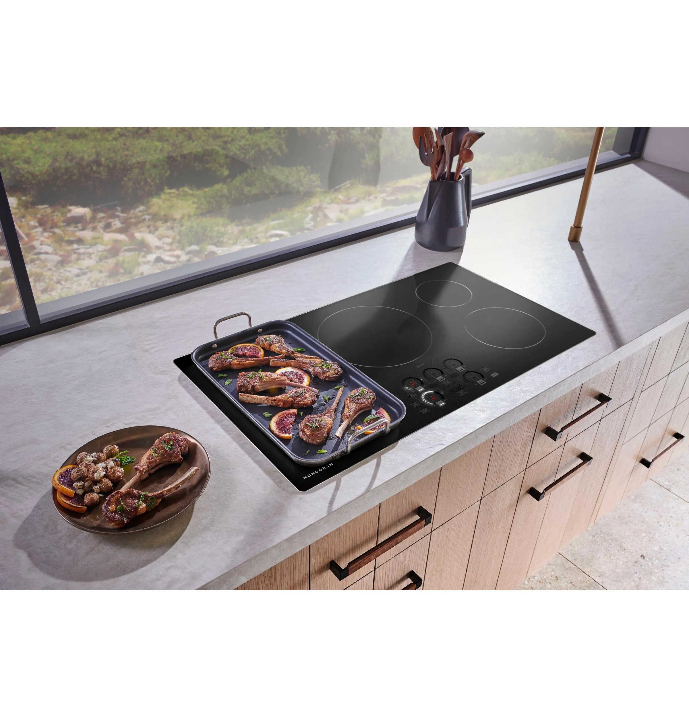 Monogram ZHU36RDTBB Monogram 36" Induction Cooktop