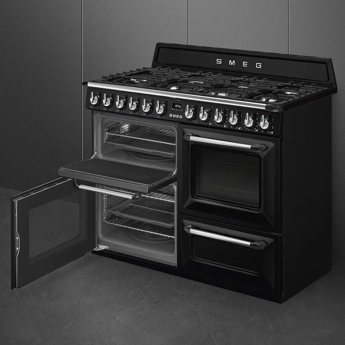 Smeg 110cm Victoria Dual Fuel Triple Cavity Freestanding Cooker Black