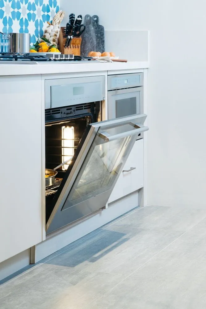 Thermador MED301RWS 30-Inch Masterpiece Single Built-In Oven With Right Side Opening Door