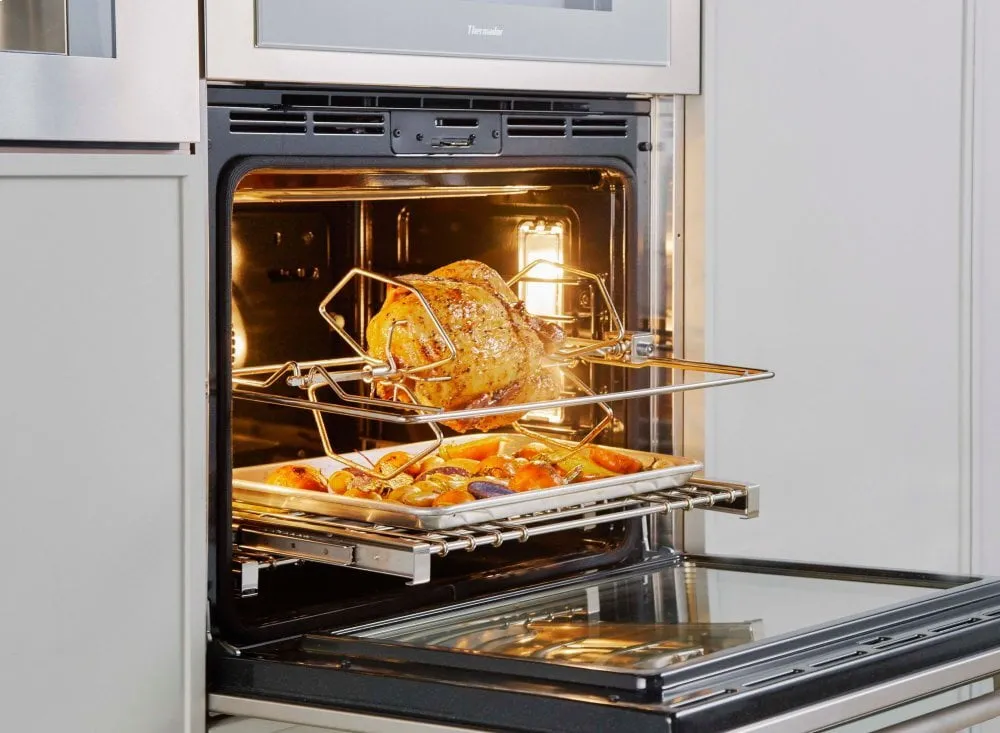 Thermador MED301RWS 30-Inch Masterpiece Single Built-In Oven With Right Side Opening Door
