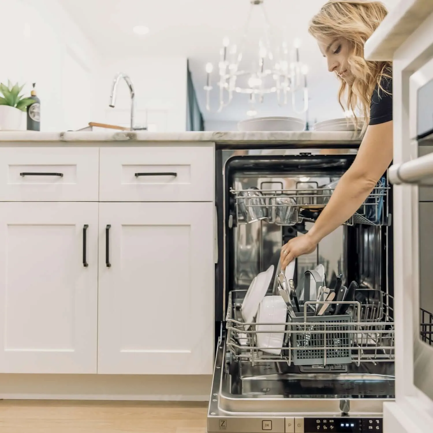 ZLINE 24 in. Top Control Built-In Dishwasher with Satin Stainless Steel Panel and Stainless Steel Tub with Modern Style Handle, 52dBa (DW-SN-24)