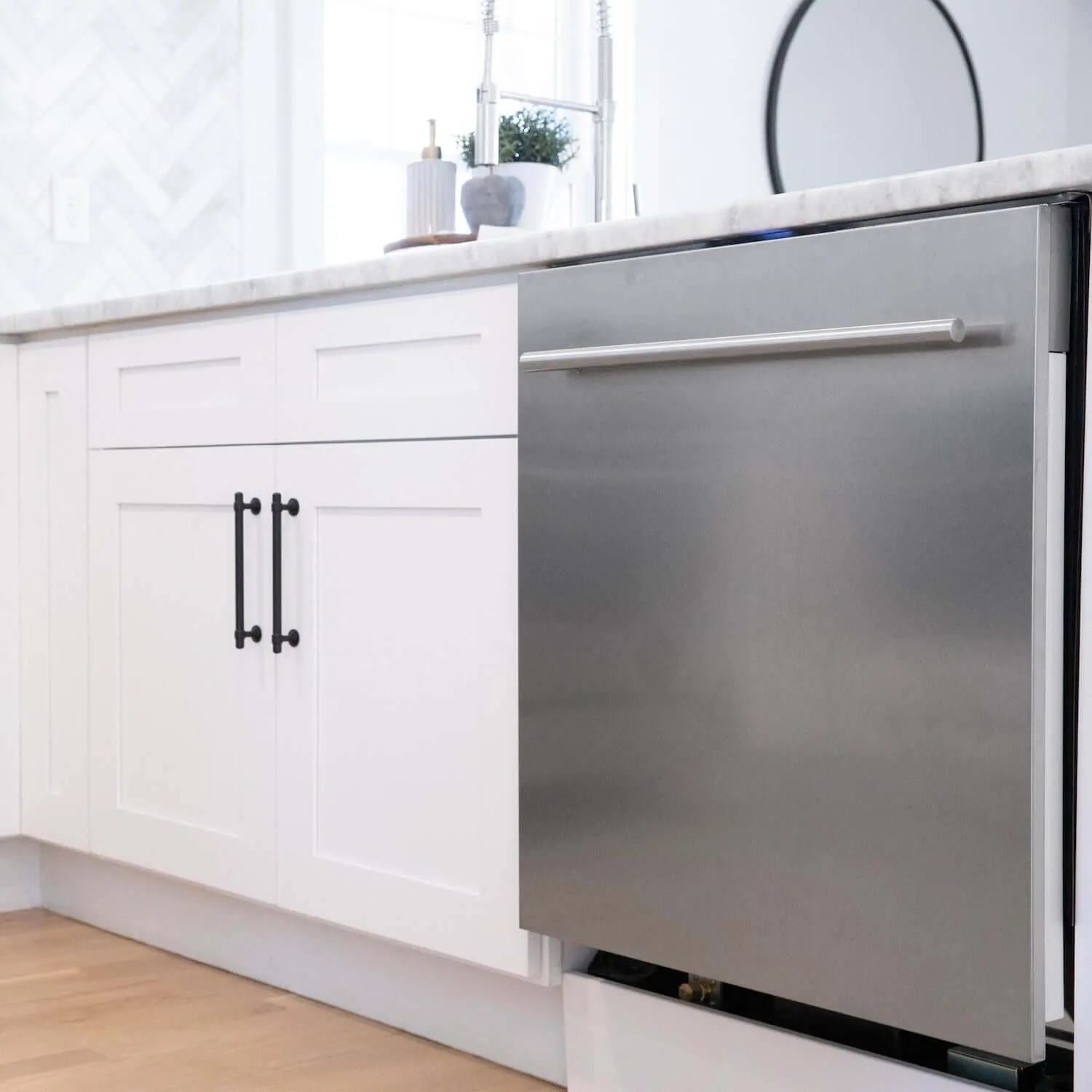 ZLINE 24 in. Top Control Built-In Dishwasher with Satin Stainless Steel Panel and Stainless Steel Tub with Modern Style Handle, 52dBa (DW-SN-24)